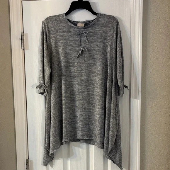 Stylish Gray Women's Tunic Top - Picture 1 of 5